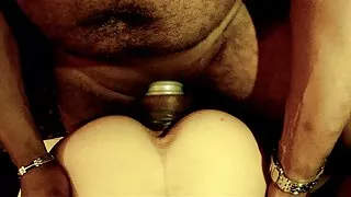 Apetitosa gata curvi ...