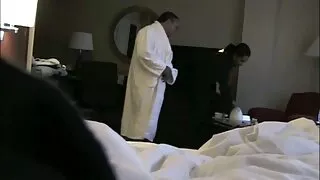 Jovem furada tatuada ...