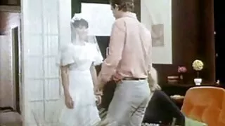 A gata está com tant ...