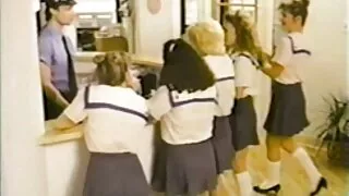 Linda garota geme e  ...