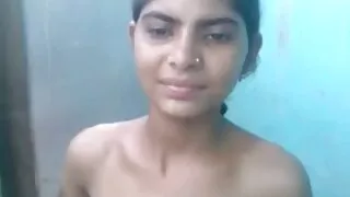 A atraente morena vi ...