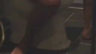 Esbelta garota asiát ...